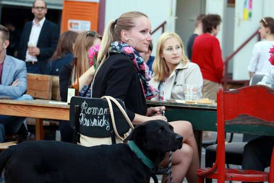 Jovens checas no Festival de cultura Portuguesa em Praga