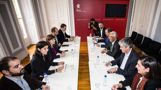 Lisboa, 12/10/2015 - Catarina Martins, coordenadora do Bloco de Esquerda (BE), recebeu, esta manhÃ£, AntÃ³nio Costa, secretÃ¡rio geral do Partido Socialista (PS), na sede nacional do BE, em Lisboa. Mariana MortÃ¡gua, Catarina Martins e Pedro Filipe Soares Pedro Nuno Santo, Carlos CÃ©sar, AntÃ³nio Costa e MÃ¡rio Centeno (Orlando Almeida / Global Imagens)