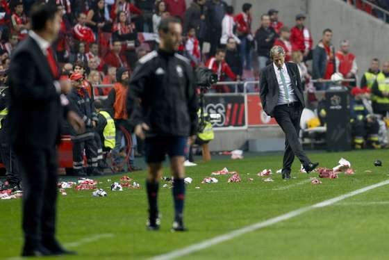 Lisboa, 25/10/2015 - O Sport Lisboa e Benfica recebeu esta tarde o Sporting CP no Est&Atilde;&iexcl;dio da Luz em jogo a contar para a 8&Acirc;&ordm; jornada da I Liga 2015/2016. Jorge Jesus (Filipe Amorim/Global Imagens)