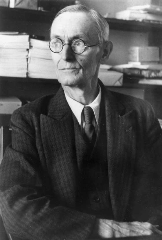 circa 1945: German born poet, essayist and Nobel Prizewinner for Literature in 1946 Hermann Hesse (1877 - 1962). Hesse became a Swiss citizen in 1923. (Photo by Keystone/Getty Images)