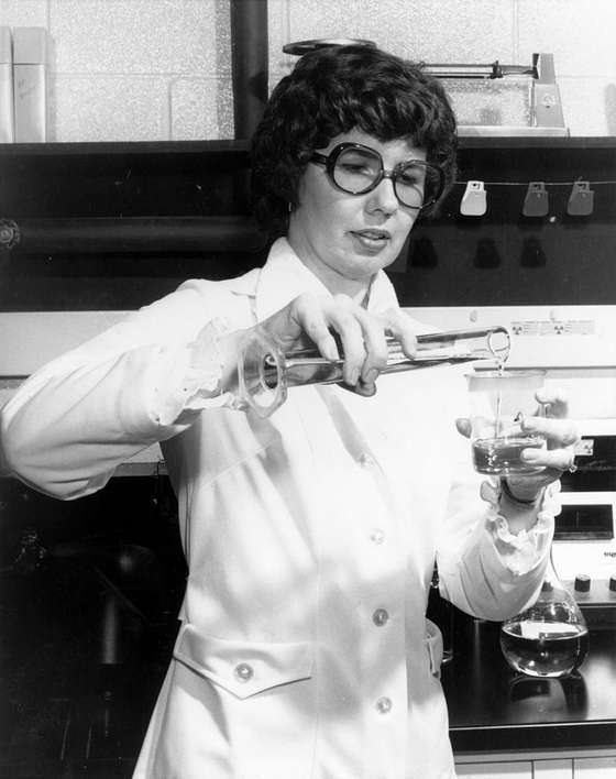Barbara_Askins,_Chemist_-_GPN-2004-00022