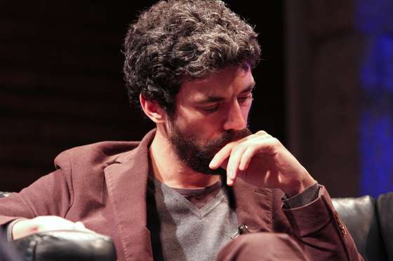Porto, 26/04/2015 - A Porto Editora promoveu esta tarde, na Casa das Artes no Porto, mais um ciclo de conversas com escritores, " Porto de Encontro " com o romancista Jo&Atilde;&pound;o Tordo. S&Atilde;&copy;rgio Almeida; Jo&Atilde;&pound;o Tordo ( Fernando Pereira / Global Imagens )
