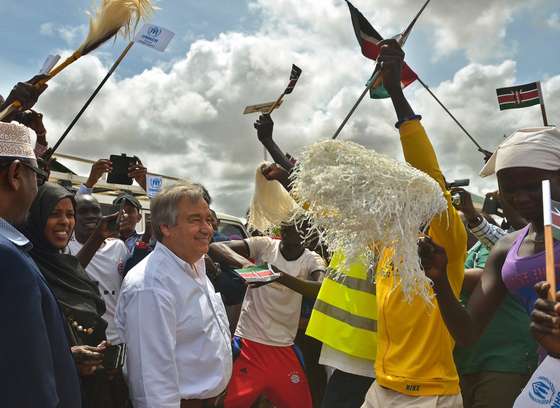 Ant&Atilde;&sup3;nio Guterres no campo de refugiados de Dadaab, no Sud&Atilde;&pound;o do Sul, onde viviam em maio de 2015 cerca 350 mil pessoas.