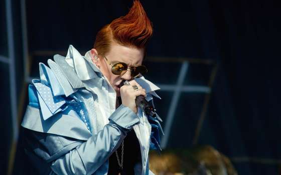 GLASTONBURY, ENGLAND - JUNE 25: La Roux performs live on the Other Stage during Day 2 of the Glastonbury Festival on June 25, 2010 in Glastonbury, England. This year sees the 40th anniversary of the festival which was started by a dairy farmer, Michael Evis in 1970 and has grown into the largest music festival in Europe. (Photo by Ian Gavan/Getty Images)