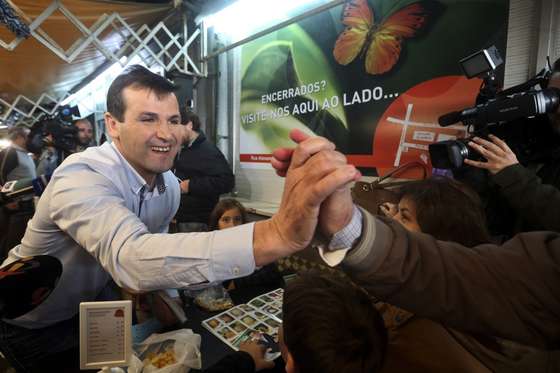 Presidenciais: Vitorino Silva visita mercado do Bolh&Atilde;&pound;o