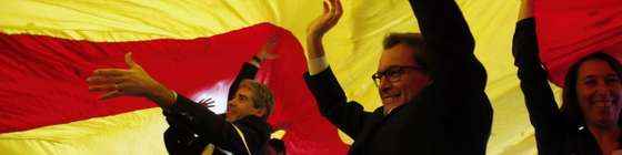 Artur Mas venceu as elei&Atilde;&sect;&Atilde;&micro;es de 2010 e dessa vez conseguiu formar governo. Agora ser&Atilde;&iexcl; obrigado a convocar novas elei&Atilde;&sect;&Atilde;&micro;es. (JOSEP LAGO/AFP/Getty Images)