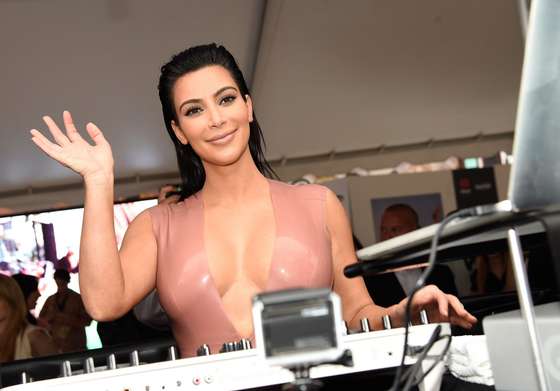  Kim Kardashian West , &Atilde;&copy; uma das celebridades do momento, materializa&Atilde;&sect;&Atilde;&pound;o de uma vida que nada tem que ver com o real