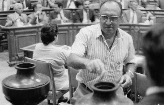 Domingos Abrantes vota&Atilde;&sect;&Atilde;&pound;o no parlamento