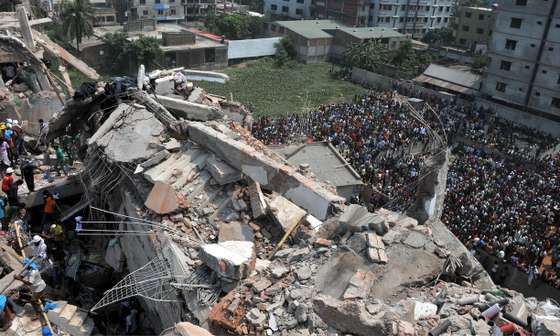 Imagem do colapso do edif&Atilde;&shy;cio Rana Plaza no Bangladesh, em 2013