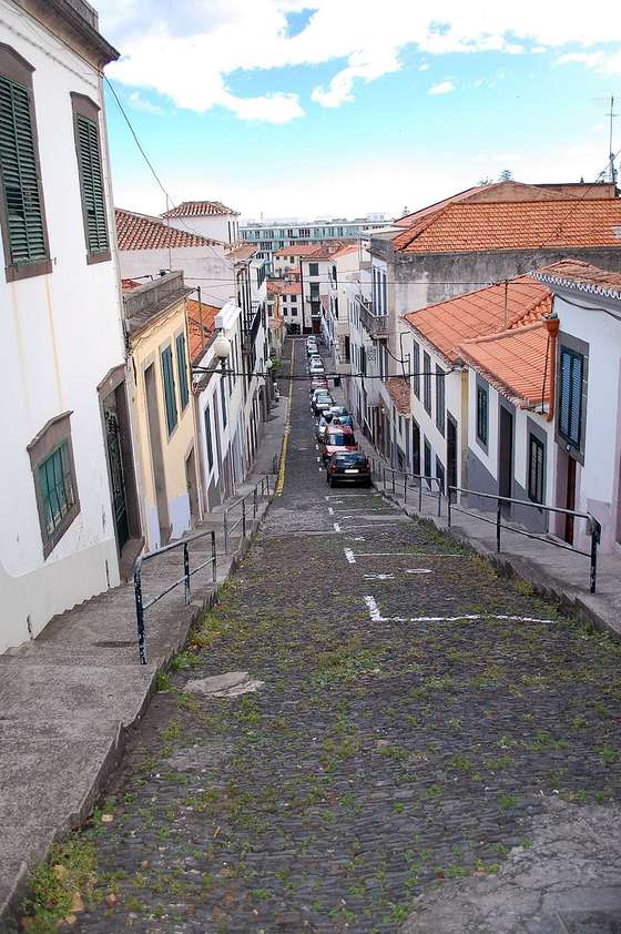 800px-Rua_do_Quebra_Costas