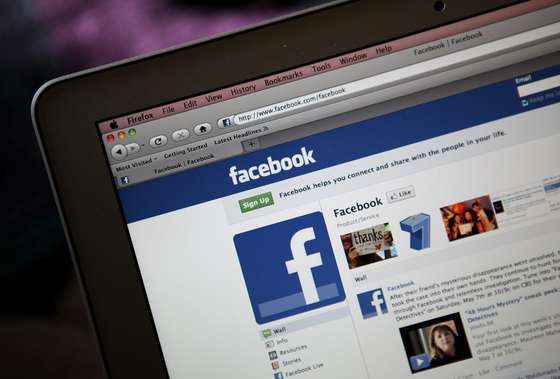 SAN ANSELMO, CA - MAY 09: The Facebook website is displayed on a laptop computer on May 9, 2011 in San Anselmo, California. An investigation by The Pew Research Center found that Facebook has become a player in the news industry as the popular social media site is driving an increasing amount of traffic to news web sites. (Photo Illustration by Justin Sullivan/Getty Images)