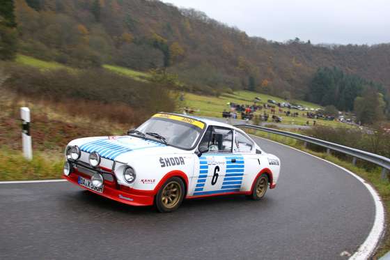 Pela m&Atilde;&pound;o do noruegu&Atilde;&ordf;s John Haugland, o 130 RS triunfou na sua classe nos ralis de Monte Carlo e da Acr&Atilde;&sup3;pole em 1977