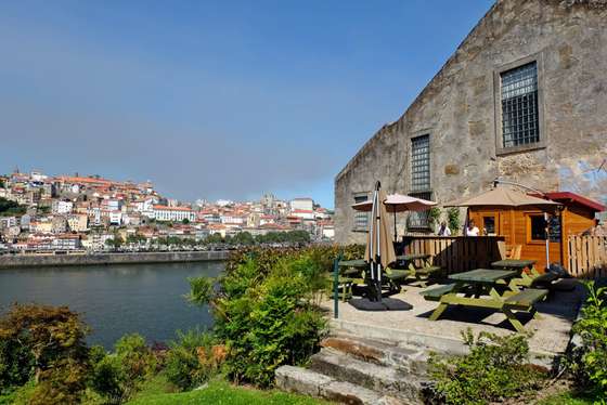 churchills cave Porto