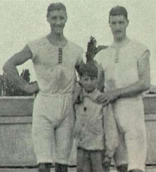 Fran&Atilde;&sect;ois_Brandt,_Roelof_Klein_and_unknown_French_Boy_(1900_Summer_Olympics)_cropped