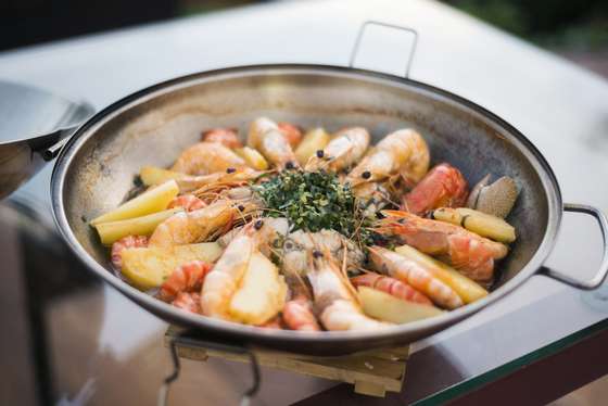 Cooked, Sparse, European Culture, Mediterranean Countries, Healthy Eating, Rustic, Gourmet, Fame, Portuguese Culture, Steamed, Stew, Prepared Shrimp, Prawn, Prepared Fish, Freshness, Simplicity, Multi Colored, Cultures, Algarve, Portugal, Europe, Mediterranean Sea, Sea, Steam, Seafood, Food, Crockery, Classic, Mediterranean Culture, Cataplana, 