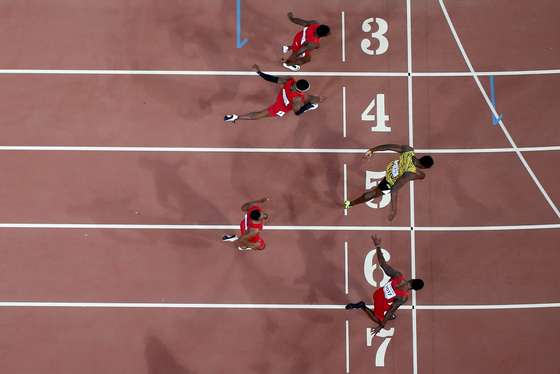 BEIJING, CHINA - AUGUST 23: Usain Bolt of Jamaica (R) wins gold ahead of (bottom to top) Justin Gatlin of the United States, Tyson Gay of the United States, Mike Rodgers of the United States and Trayvon Bromell of the United States during the Men's 100 metres final during day two of the 15th IAAF World Athletics Championships Beijing 2015 at Beijing National Stadium on August 23, 2015 in Beijing, China. (Photo by Ian Walton/Getty Images)