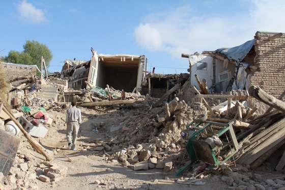 2012_East_Azerbaijan_earthquakes._by_Mardetanha_1357