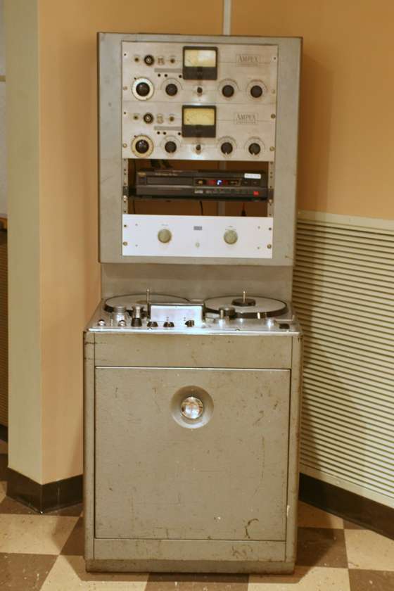 Ampex_model_300_&Acirc;&frac12;-_3tr_(RCA_Studio_B)