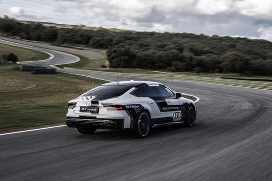 Audi RS7 aut&Atilde;&sup3;nomo: n&Atilde;&pound;o est&Atilde;&iexcl; ningu&Atilde;&copy;m ao volante.