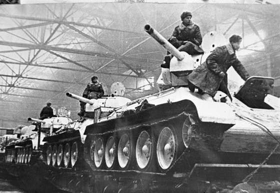 RIAN_archive_1274_Tanks_going_to_the_front