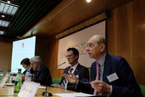 Bernardino Gomes numa confer&Atilde;&ordf;ncia na FLAD em outubro de 2015