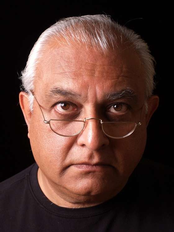 O autor, Mustafah Dhada