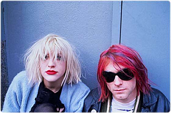 2 personas, Accesorio para los ojos, Actriz, Actriz de cine, Adulto, Afecci?n, Americano, Amor, Azul, Azul claro, Blancos, Cantante, Celebridad, Chaqueta, Chaqueta de cuero, Compa?erismo, Cosm?tico, Courtney Love, Desordenado, Despeinado, Fotograf?a, Fotograf?a en color, Gafas de sol, Gente, Guitarrista, Hembra, Hole, Hombres, Int?rprete, Kurt Cobain, Mujer, M?sica, M?sica rock, M?sico, Novia, Novio, Pareja, Pelirrojo, Personaje c?lebre, Pintalabio, Retrato, Retrato de busto, Retrato de busto de estudio, Retrato de estudio, Rojos, Ropa, Ropa exterior, Rubio, Var?n, Vestir, 