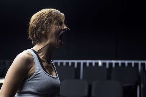 Beatriz Batarda, &Atilde;&copy; Claire Lemercier, numa performance total que mostra todo o seu talento 