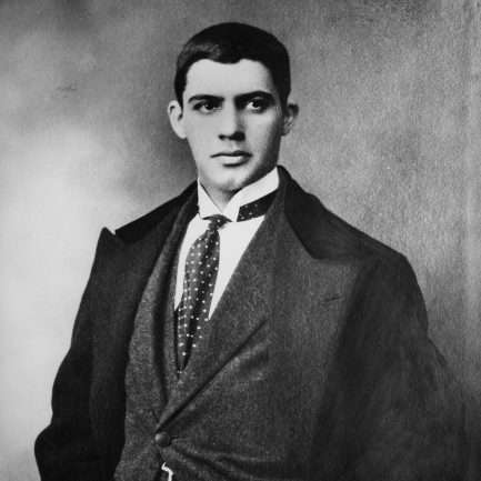 amadeo_de_souza_cardoso_with_tie_and_looking_right_433x433_acf_cropped