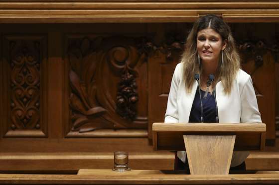 Debate parlamentar sobre "Pol&Atilde;&shy;ticas para a defici&Atilde;&ordf;ncia"
