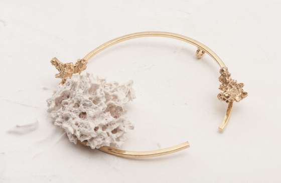 Lia Gon&Atilde;&sect;alves_Coral Pendant in silver and porcelain