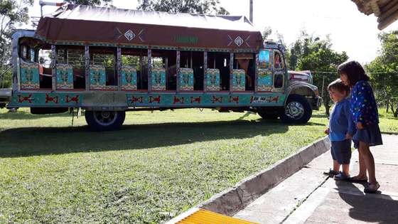 Na Col&Atilde;&acute;mbia, fomos passar um dia a uma escola para crian&Atilde;&sect;as com defici&Atilde;&ordf;ncia.