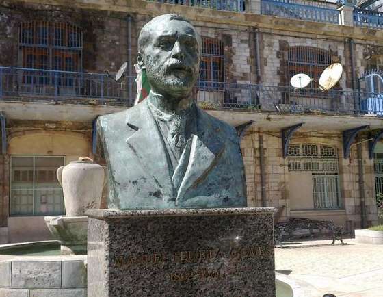 Estatua de Manuel Teixeira Gomes na cidade argelina de Bejaia, Arg&Atilde;&copy;lia