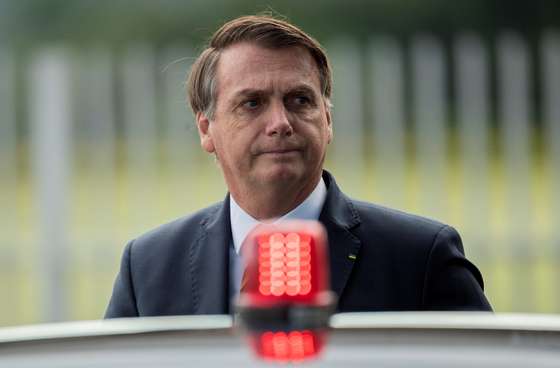 epa08346116 Brazilian President Jair Bolsonaro walks outside the Presidential Palace of Alvorada in Brasilia, Brazil, 06 April 2020. EPA/JOEDSON ALVES