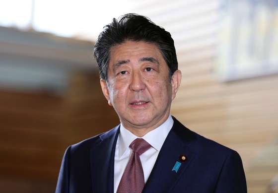 epa08671879 Japan's outgoing Prime Minister Shinzo Abe speaks to reporters upon his arrival at the prime minister official residence in Tokyo, Japan, 16 September 2020. The Liberal Democratic Party's (LDP) new president Yoshihide Suga will take office as Japan's new prime minister later on 16 September. EPA/JIJI PRESS JAPAN OUT EDITORIAL USE ONLY/ NO ARCHIVES