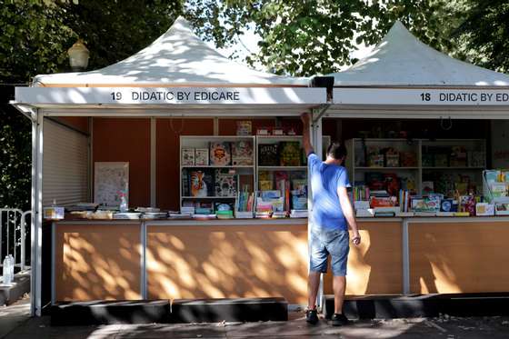 Ãšltimos preparativos para a abertura da Feira do Livro do Porto, 26 Agosto de 2020. A ediÃ§Ã£o deste ano realiza-se entre os dias 28 de agosto e 13 de setembro nos jardins do PalÃ¡cio de Cristal. (ACOMPANHA TEXTO DE 27/08/2020) ESTELA SILVA/LUSA