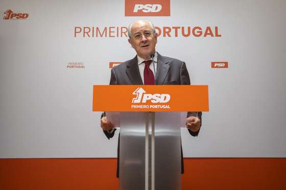 O presidente do Partido Social Democrata (PSD), Rui Rio, reage ao resultado das eleiÃ§Ãµes legislativas da RegiÃ£o AutÃ³noma dos AÃ§ores, na sede do partido, no Porto, 25 de outubro de 2020. O presidente do PSD, Rui Rio, destacou hoje â€œo resultado francamente positivoâ€ nas eleiÃ§Ãµes regionais dos AÃ§ores, considerando que a perda da maioria absoluta do PS mostra â€œum notÃ³rio desgaste do governo regionalâ€ socialista, tal como do executivo nacional. JOSÃ‰ COELHO/LUSA