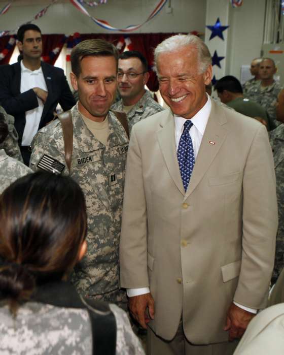 U.S. Vice President Joe Biden (R) is see