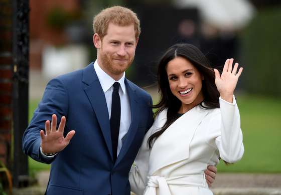 epa09023604 (FILE) - Britain's Prince Harry pose with Meghan Markle during a photocall after announcing their engagement in the Sunken Garden in Kensington Palace in London, Britain, 27 November 2017 (reissued 19 February 2021). Buckingham Palace announced on 19 February that Harry and Meghan have confirmed to Queen Elizabeth II that they will not be returning as working members of the Royal Family. EPA/FACUNDO ARRIZABALAGA *** Local Caption *** 56689949