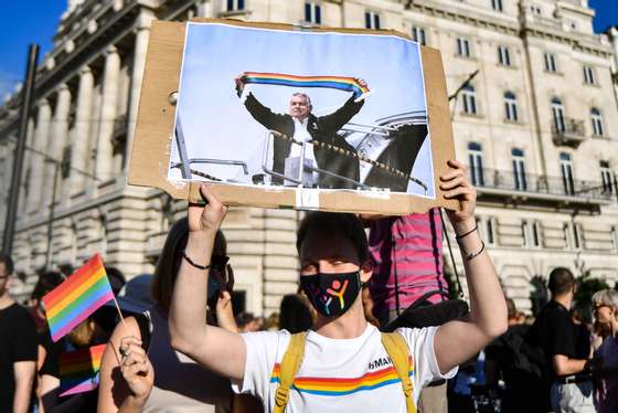 HUNGARY-POLITICS-LGBT-RIGHTS-DEMO