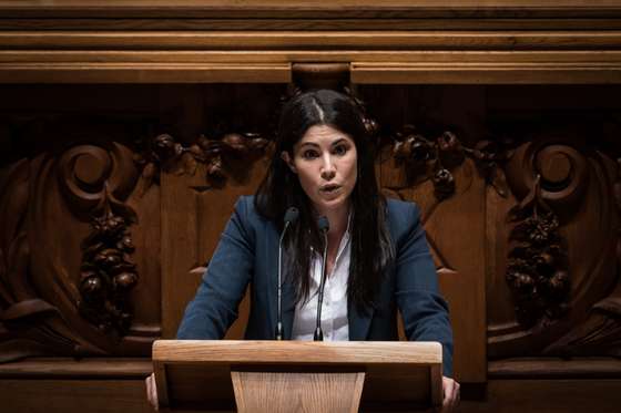 Parlamento: Debate na generalidade ao Or&Atilde;&sect;amento do Estado para 2022, na Assembleia da Rep&Atilde;&ordm;blica. Bloco de Esquerda e PCP votar&Atilde;&pound;o contra o or&Atilde;&sect;amento o que provocar&Atilde;&iexcl; a queda do Governo de Ant&Atilde;&sup3;nio Costa e elei&Atilde;&sect;&Atilde;&micro;es antecipadas. Mariana Mort&Atilde;&iexcl;gua. Lisboa, 26 de outubro de 2021. JO&Atilde;O PORF&Atilde;RIO/OBSERVADOR