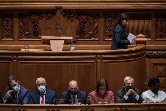 Parlamento: Debate na generalidade ao Or&Atilde;&sect;amento do Estado para 2022, na Assembleia da Rep&Atilde;&ordm;blica. Bloco de Esquerda e PCP votar&Atilde;&pound;o contra o or&Atilde;&sect;amento o que provocar&Atilde;&iexcl; a queda do Governo de Ant&Atilde;&sup3;nio Costa e elei&Atilde;&sect;&Atilde;&micro;es antecipadas. Mariana Mort&Atilde;&iexcl;gua. Lisboa, 26 de outubro de 2021. JO&Atilde;O PORF&Atilde;RIO/OBSERVADOR