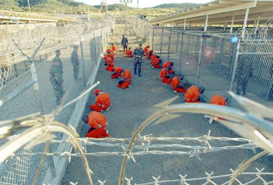 Taliban prisoners in orange jumpsuits si