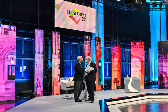 Debate televisivo entre AntÃ³nio Costa, candidato pelo Partido Socialista (PS), e Rui Rio, candidato pelo Partido Social Democrata (PSD). As eleiÃ§Ãµes legislativas realizam-se no prÃ³ximo dia 30 de janeiro de 2022. Lisboa, 13 de janeiro de 2022. PEDRO PINA/RTP/OBSERVADOR