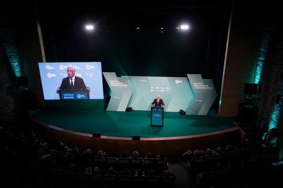 Campanhas para as elei&Atilde;&sect;&Atilde;&micro;es legislativas de 2022: Com&Atilde;&shy;cio em Castelo Branco do candidato pelo Partido Socialista, Ant&Atilde;&sup3;nio Costa, secret&Atilde;&iexcl;rio-geral do PS e candidato a primeiro-ministro. As elei&Atilde;&sect;&Atilde;&micro;es legislativas realizam-se no pr&Atilde;&sup3;ximo dia 30 de janeiro de 2022. Guarda, 21 de janeiro de 2022. JO&Atilde;O PORF&Atilde;RIO/OBSERVADOR