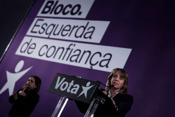 Campanhas para as elei&Atilde;&sect;&Atilde;&micro;es legislativas de 2022: A&Atilde;&sect;&Atilde;&pound;o de campanha de Catarina Martins, candidato pelo Bloco de Esquerda a primeiro-ministro. Com&Atilde;&shy;cio na Alf&Atilde;&cent;ndega do Porto com Isabel Pires, Jos&Atilde;&copy; Soeiro e Jo&Atilde;&pound;o Teixeira Lopes. Porto, 28 de janeiro de 2022. FILIPE AMORIM/OBSERVADOR