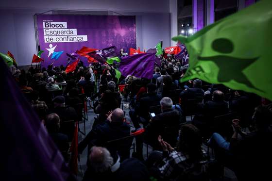 Campanhas para as elei&Atilde;&sect;&Atilde;&micro;es legislativas de 2022: A&Atilde;&sect;&Atilde;&pound;o de campanha de Catarina Martins, candidato pelo Bloco de Esquerda a primeiro-ministro. Com&Atilde;&shy;cio na Alf&Atilde;&cent;ndega do Porto com Isabel Pires, Jos&Atilde;&copy; Soeiro e Jo&Atilde;&pound;o Teixeira Lopes. Porto, 28 de janeiro de 2022. FILIPE AMORIM/OBSERVADOR