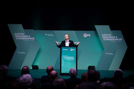 Campanhas para as elei&Atilde;&sect;&Atilde;&micro;es legislativas de 2022: Com&Atilde;&shy;cio de encerramento de campanha do Partido Socialista, Ant&Atilde;&sup3;nio Costa, secret&Atilde;&iexcl;rio-geral do PS e candidato a primeiro-ministro. Pavilh&Atilde;&pound;o Rosa Mota. As elei&Atilde;&sect;&Atilde;&micro;es legislativas realizam-se no pr&Atilde;&sup3;ximo dia 30 de janeiro de 2022. Interven&Atilde;&sect;&Atilde;&pound;o de Francisco Assis. Porto, 28 de janeiro de 2022. JO&Atilde;O PORF&Atilde;RIO/OBSERVADOR