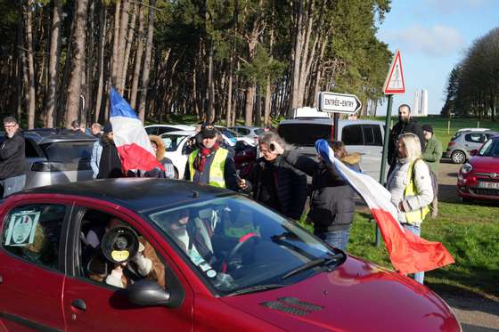 France's Motorists Inspired By Ottowa 'Freedom Convoy' Protest Defy Ban To Converge In Paris