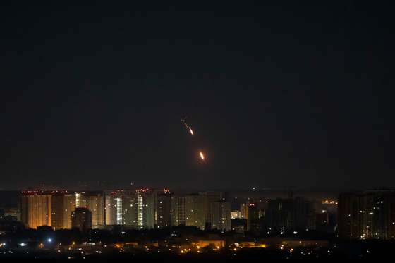 Defesa anti-a&Atilde;&copy;rea na cidade de Kiev. A R&Atilde;&ordm;ssia, a mando do seu presidente, Vladimir Putin, invadiu a Ucr&Atilde;&cent;nia no passado dia 24 de fevereiro de 2022. Kiev, Ucr&Atilde;&cent;nia, 18 de mar&Atilde;&sect;o de 2022. JO&Atilde;O PORF&Atilde;RIO/OBSERVADOR
